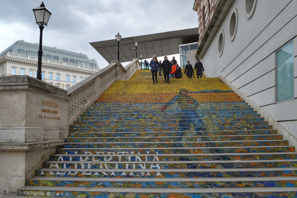 stairs trappen albertina museum vienna wenen