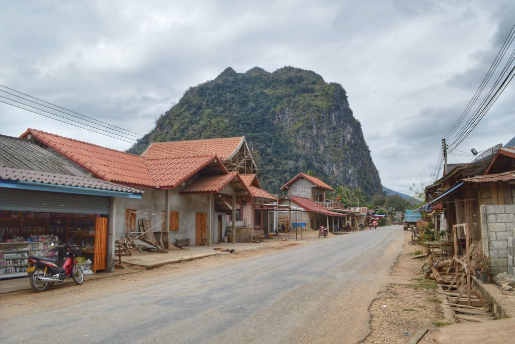 Hoofdweg Nong Khiaw Laos